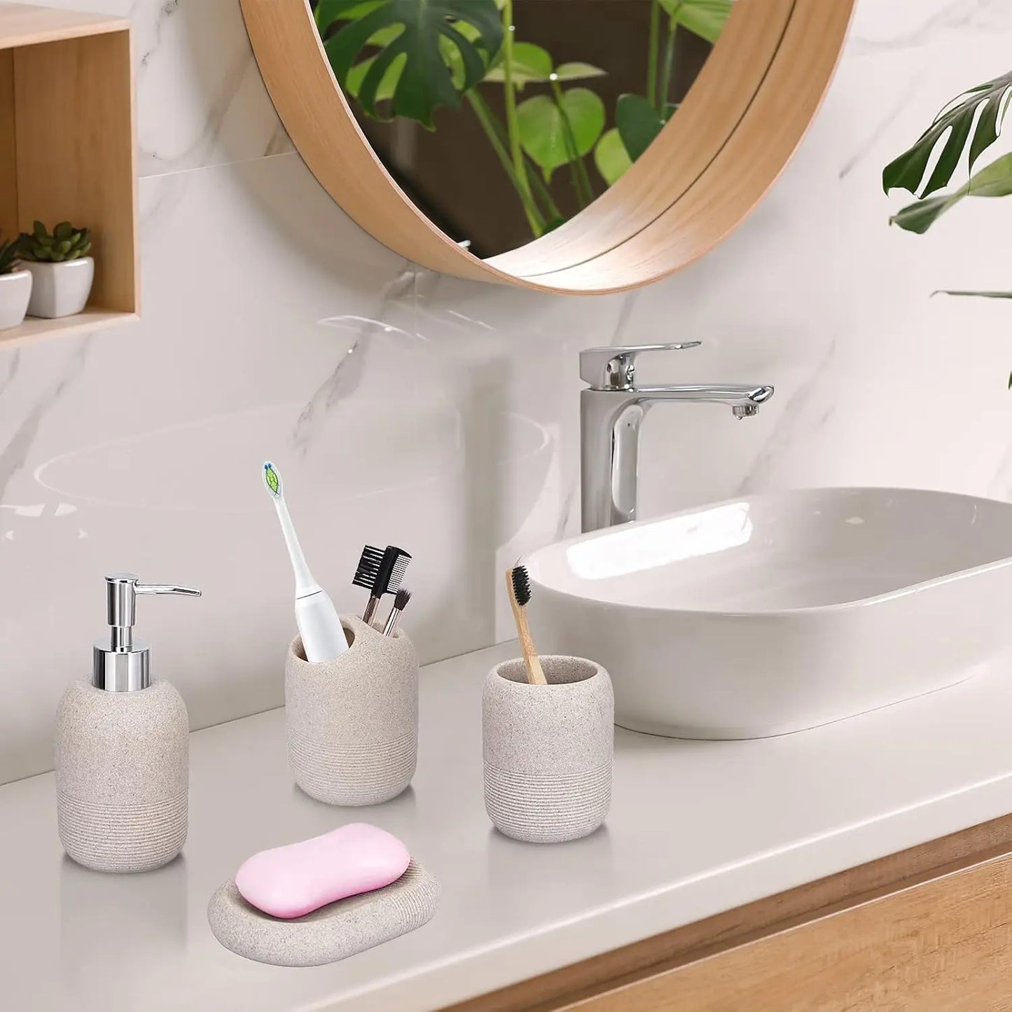 Bathroom accessories set