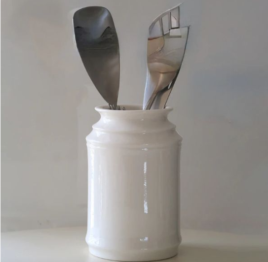 Utensil container